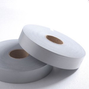 Ang gigikanan sa pabrika nga Pvc Adhesive Tape Para sa Pagmarka sa Florr - <br /><br />Unang Grado nga Pilak nga T_C Reflective Fabric - Xiangxi